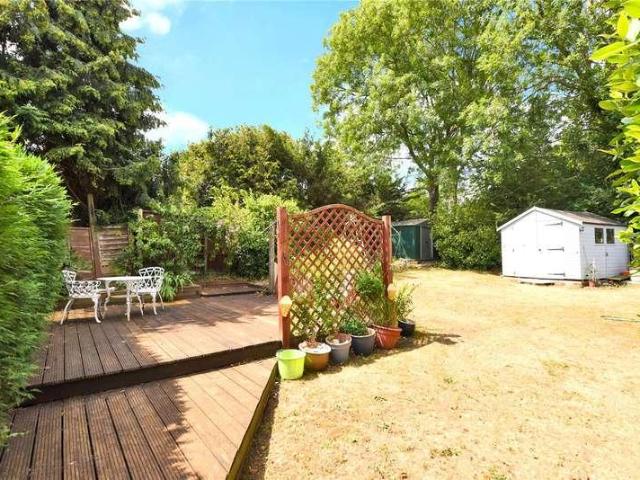 Flat for sale in Tattenham Corner, Red Hill