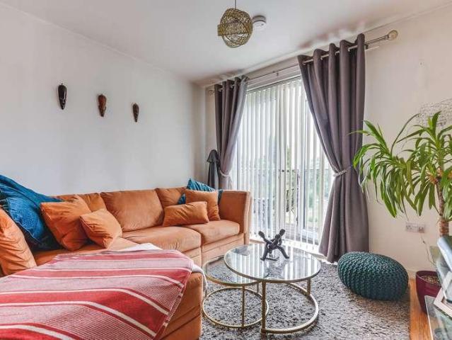 Flat for sale in Enfield Lock, Greater London