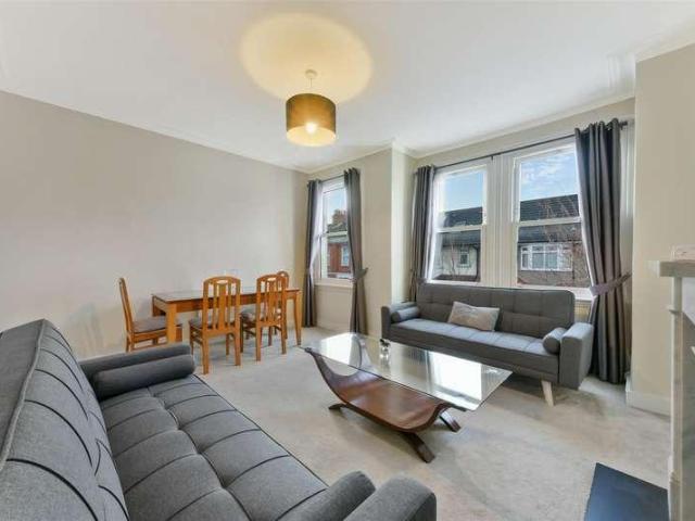 Flat for sale in London Borough of Merton, Collier's Wood