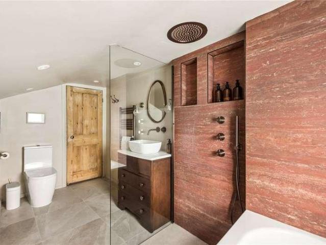 Flat for sale in Finsbury Park, Greater London