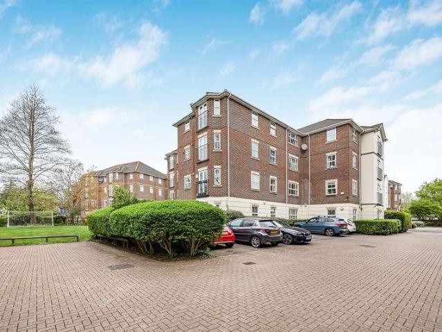Flat for sale in Reading