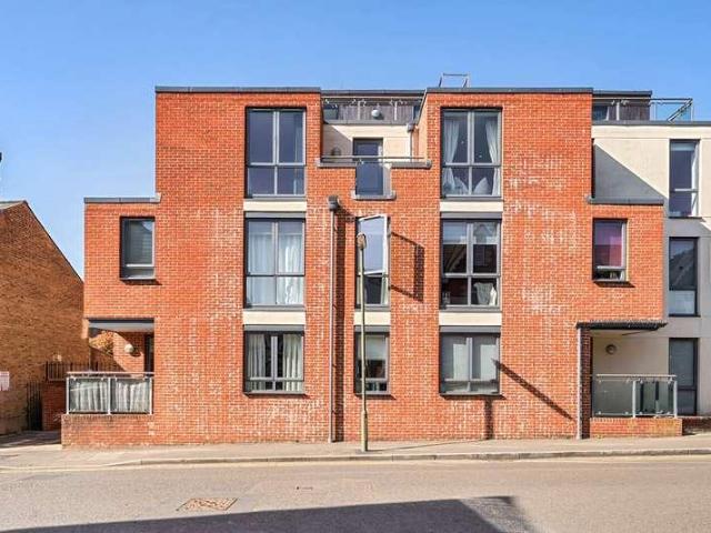 Flat for sale in Charlotteville, Guildford