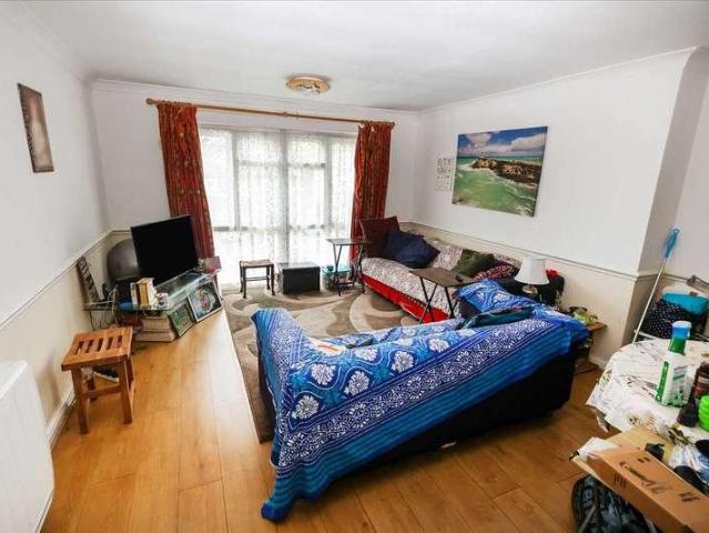 Flat for sale in Slough