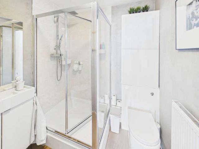 Flat for sale in Ocean Village, City Of Southampton