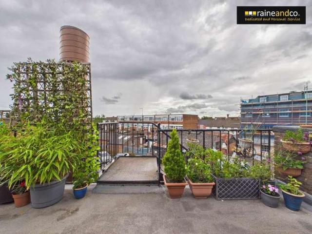Flat for sale in Potters Bar, Hertfordshire