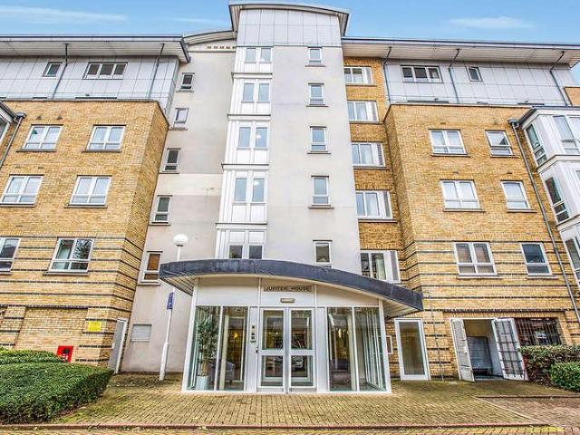 Flat for sale in Millwall, Greater London