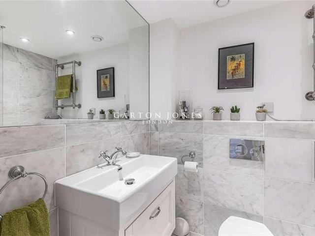 Flat for sale in Westminster, Greater London
