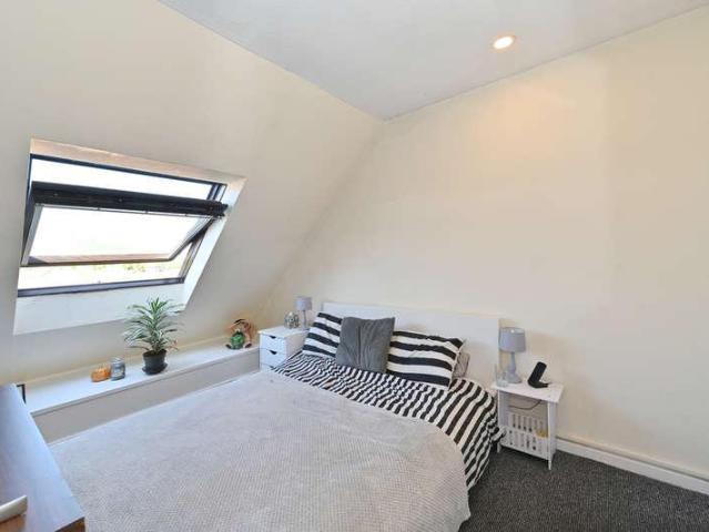 Flat for sale in London Yard, Isle Of Dogs