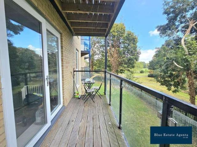 Flat for sale in London Borough of Hounslow, Heston