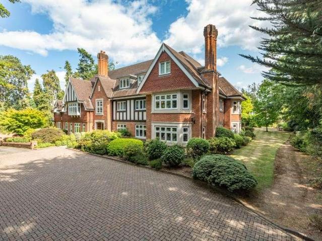 Flat for sale in Sheerwater, Woking