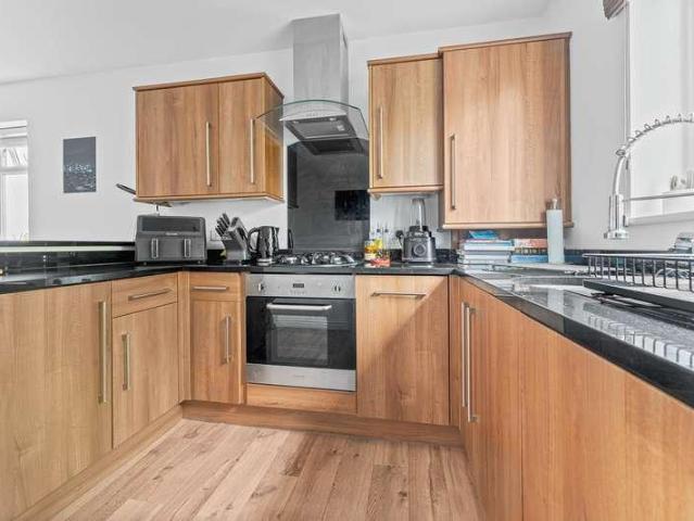 Flat for sale in Staines-upon-Thames, Surrey