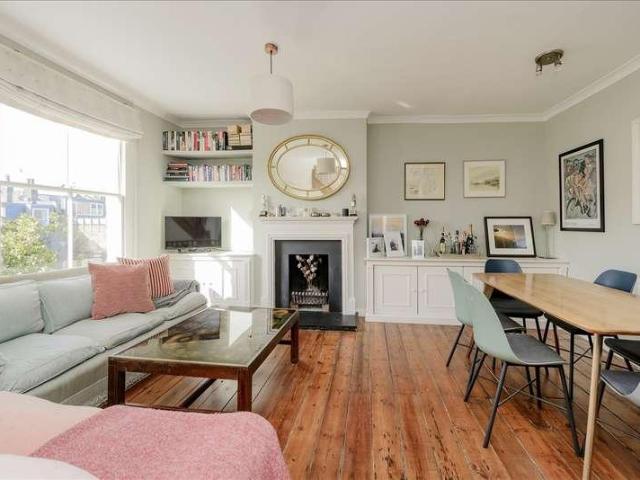 Flat for sale in Shepherd's Bush, Greater London