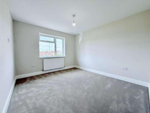 Flat for sale in Alton Barnes, Essex