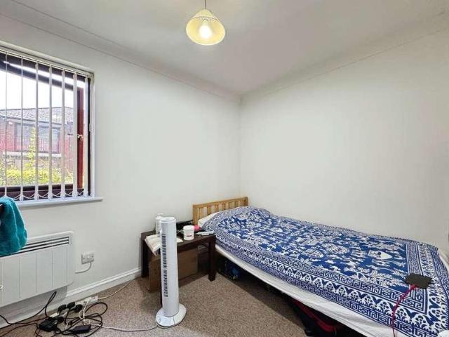 Flat for sale in Totteridge, Cressex