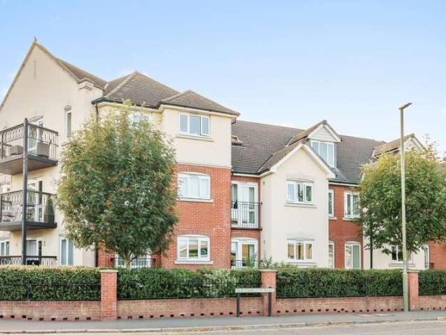 Flat for sale in Lower Halliford, Surrey