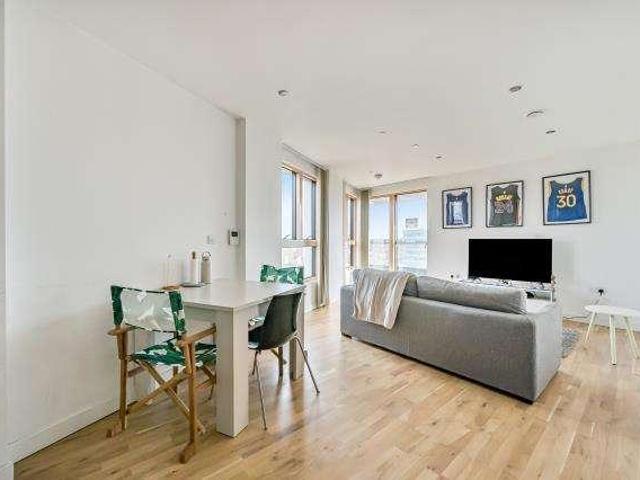 Flat for sale in Reading