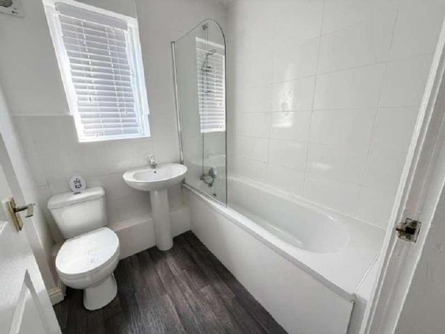 Flat for sale in Calderstones