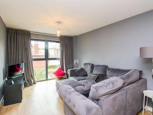 Flat for sale in Wakefield, West Yorkshire