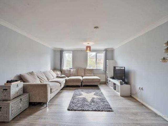 Flat for sale in Thatcham, West Berkshire