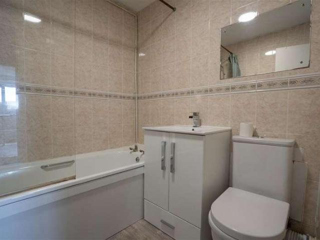 Flat for sale in Blossomfield, West Midlands