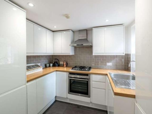 Flat for sale in Red Hill, Surrey