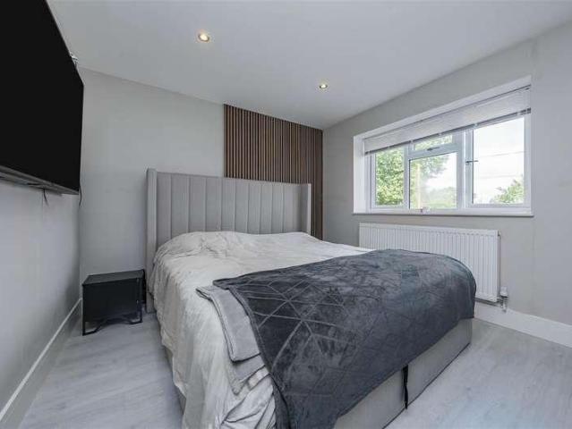 Flat for sale in Windsor, Clewer Green