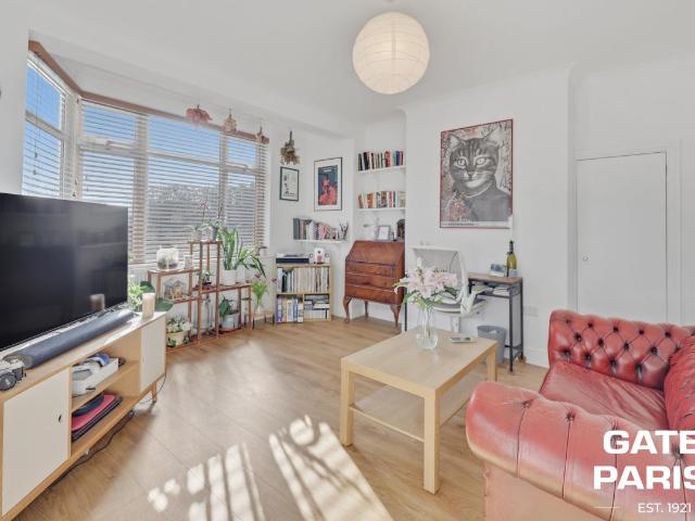 Flat for sale in Upminster, Greater London