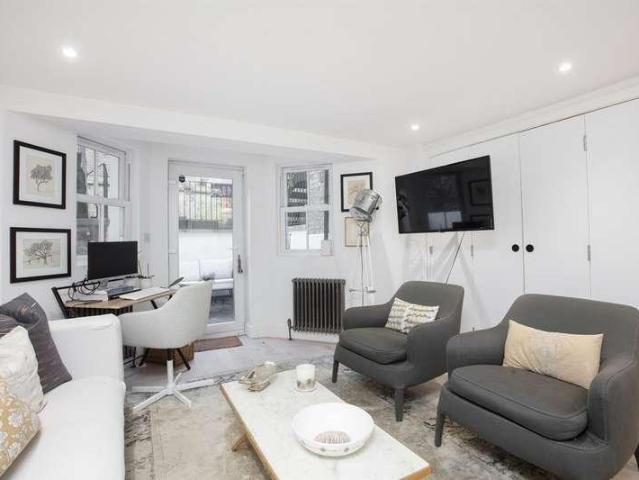 Flat for sale in Peckham, Greater London