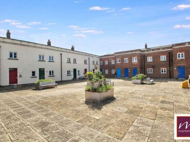 Flat for sale in Coldharbour, Buckinghamshire