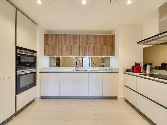 Flat for sale in Hendon, Greater London