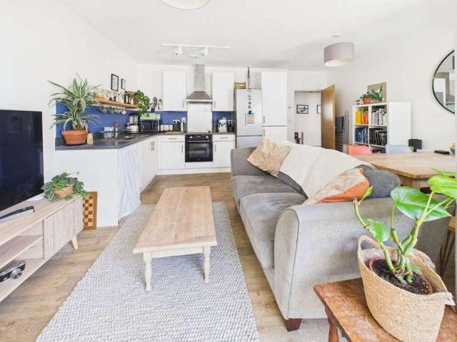 Flat for sale in Fishersgate, West Sussex