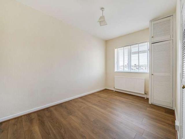 Flat for sale in London Borough of Lewisham, Forest Hill