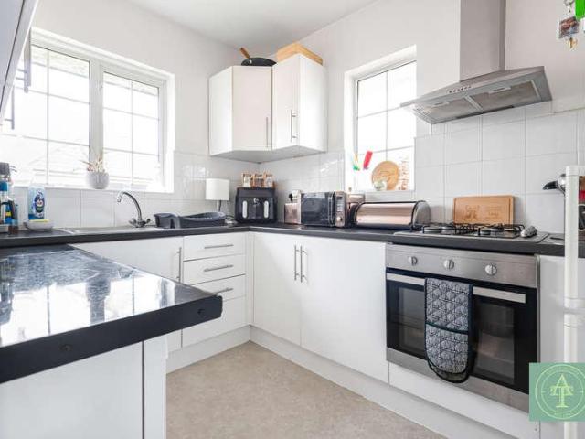 Flat for sale in Southgate, Oakwood