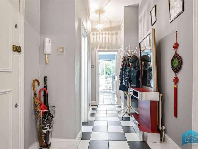 Flat for sale in Archway, Greater London