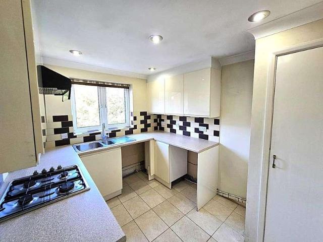 Flat for sale in Hendon, Greater London