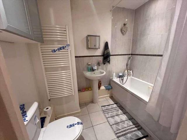 Flat for sale in Slough