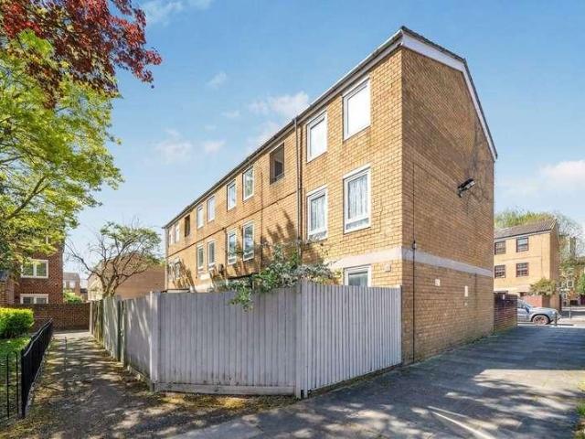 Flat for sale in Dalston, De Beauvoir Town