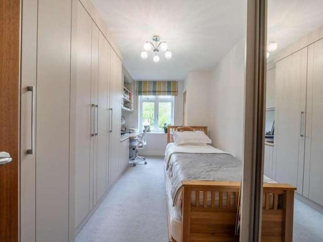 Flat for sale in Connaught Park, Bushey