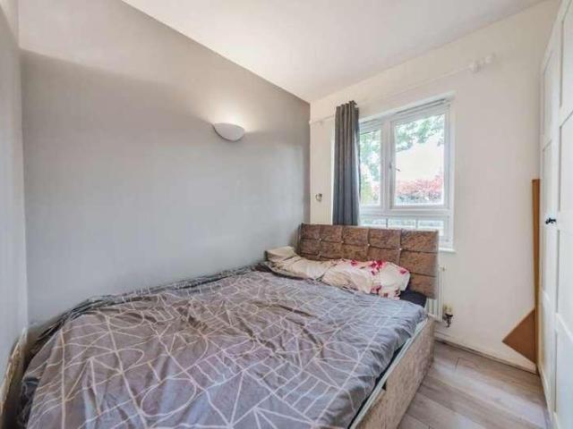 Flat for sale in Feltham, Feltham