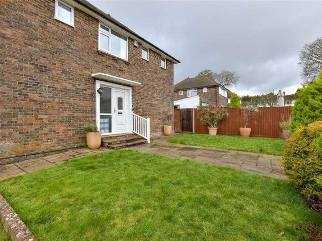 Flat for sale in Red Hill, Surrey