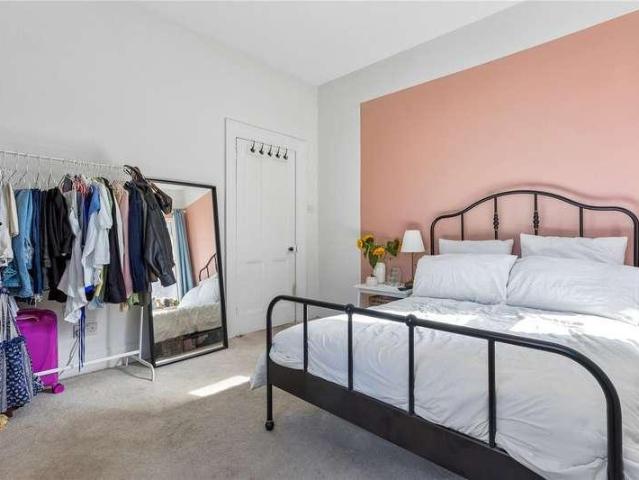 Flat for sale in Tooting Graveney, Greater London