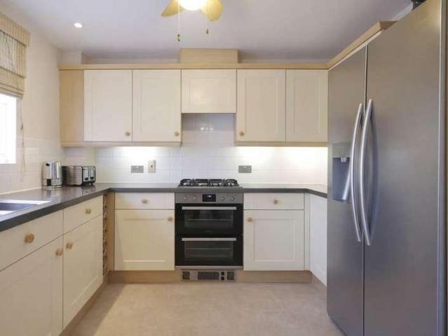 Flat for sale in Hatfield, Fretherne