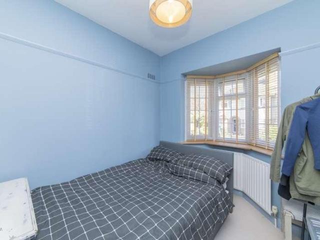 Flat for sale in North Finchley, Greater London