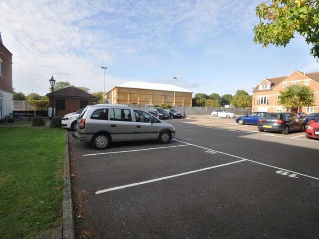 Flat for sale in Thundersley, Essex