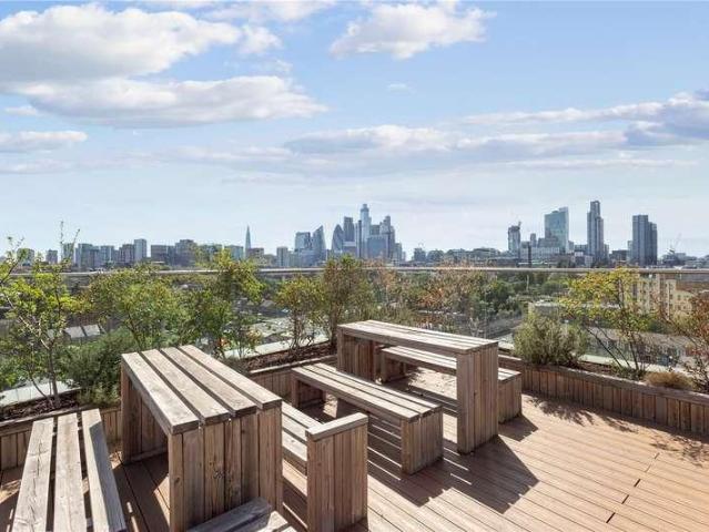 Flat for sale in Whitechapel, Greater London