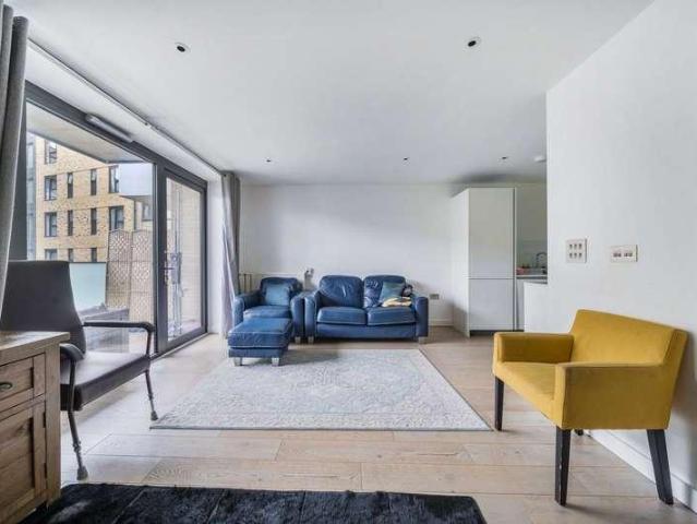 Flat for sale in London Borough of Ealing, Hanwell