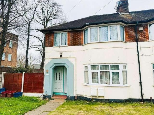 Flat for sale in London Borough of Hounslow, Greater London