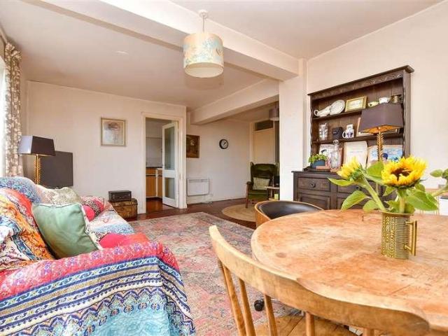 Flat for sale in Carshalton Beeches, Greater London