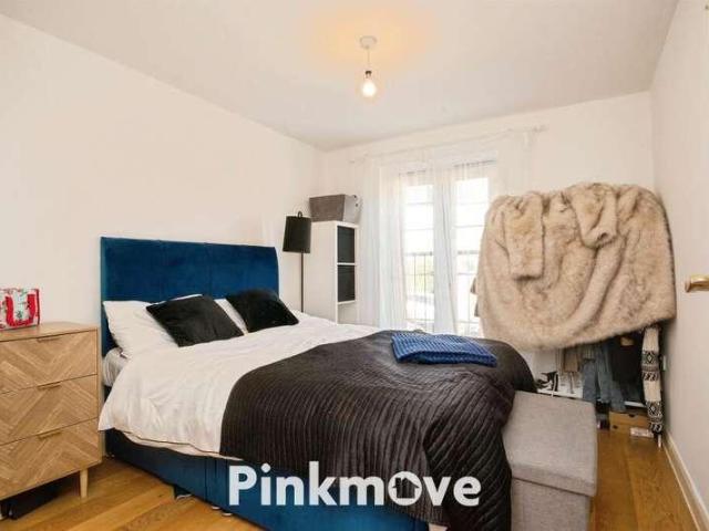 Flat for sale in Allt-yr-yn, Wales