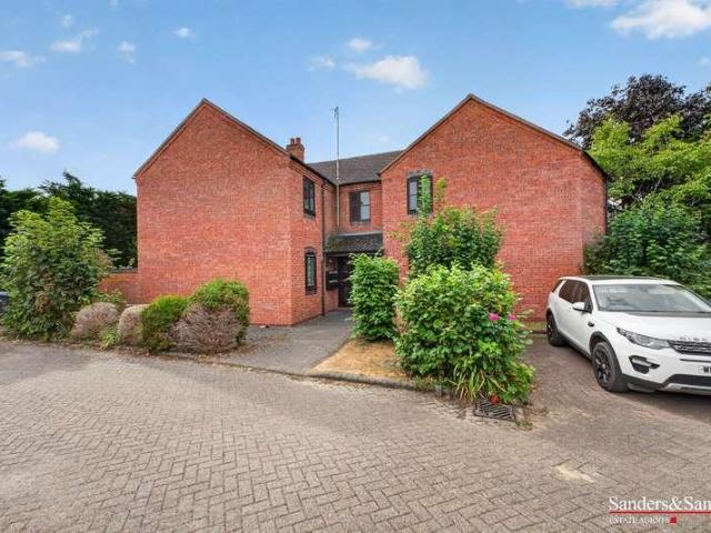 Flat for sale in Alderminster, Warwickshire